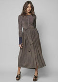 Midi dress with contrasting cuffs.