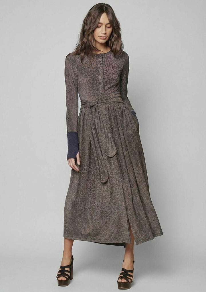 Midi dress with contrasting cuffs.