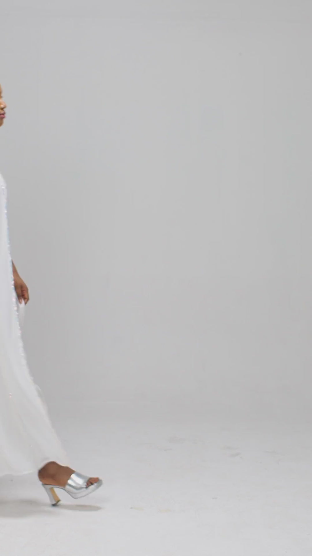 Video of the white Jasmine long jacket with sequin sleeves by Baruni