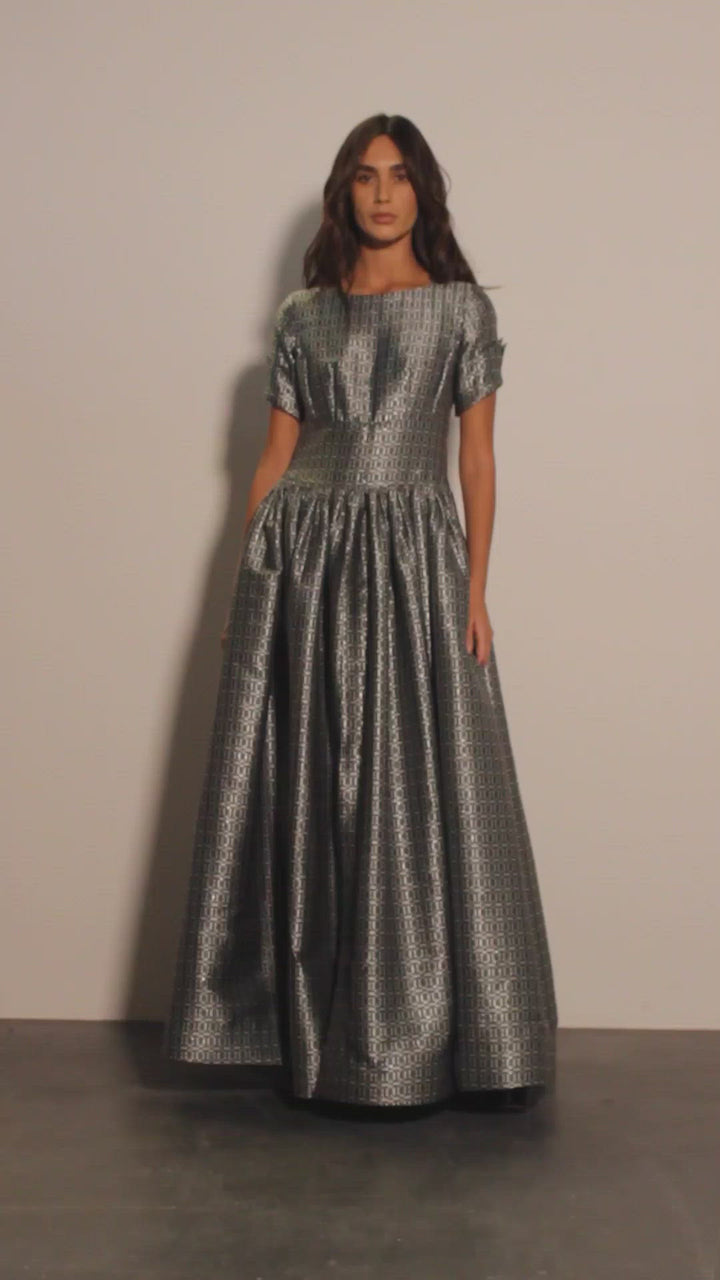 Jacquard gown with short sleeves.