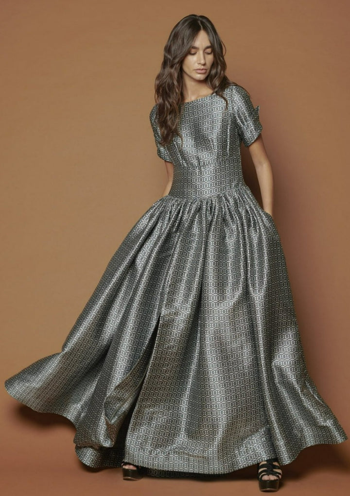 Jacquard gown with short sleeves.